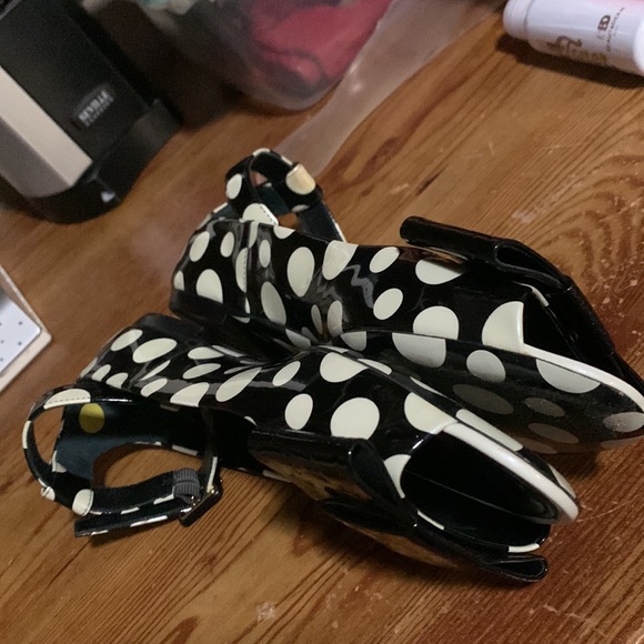 Louis Vuitton Peep Toe Bow Flats with Black Vernis Monogram Bow - Picture 4 of 9